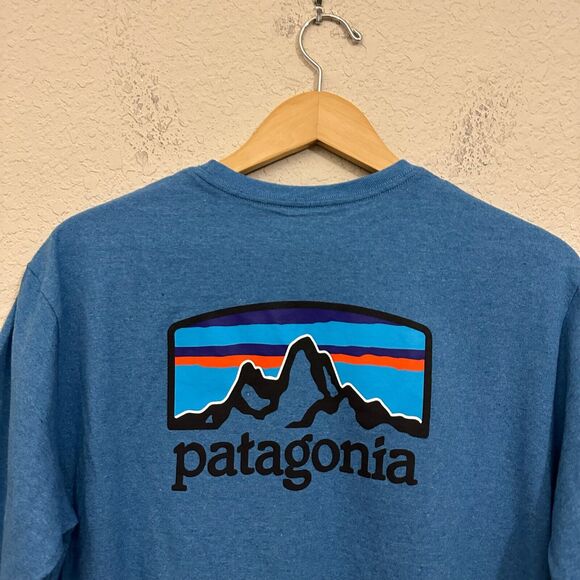 PATAGONIA M's Fitz Roy Horizons Short-Sleeve Responsibili-Tee in Blue - Picture 2 of 9